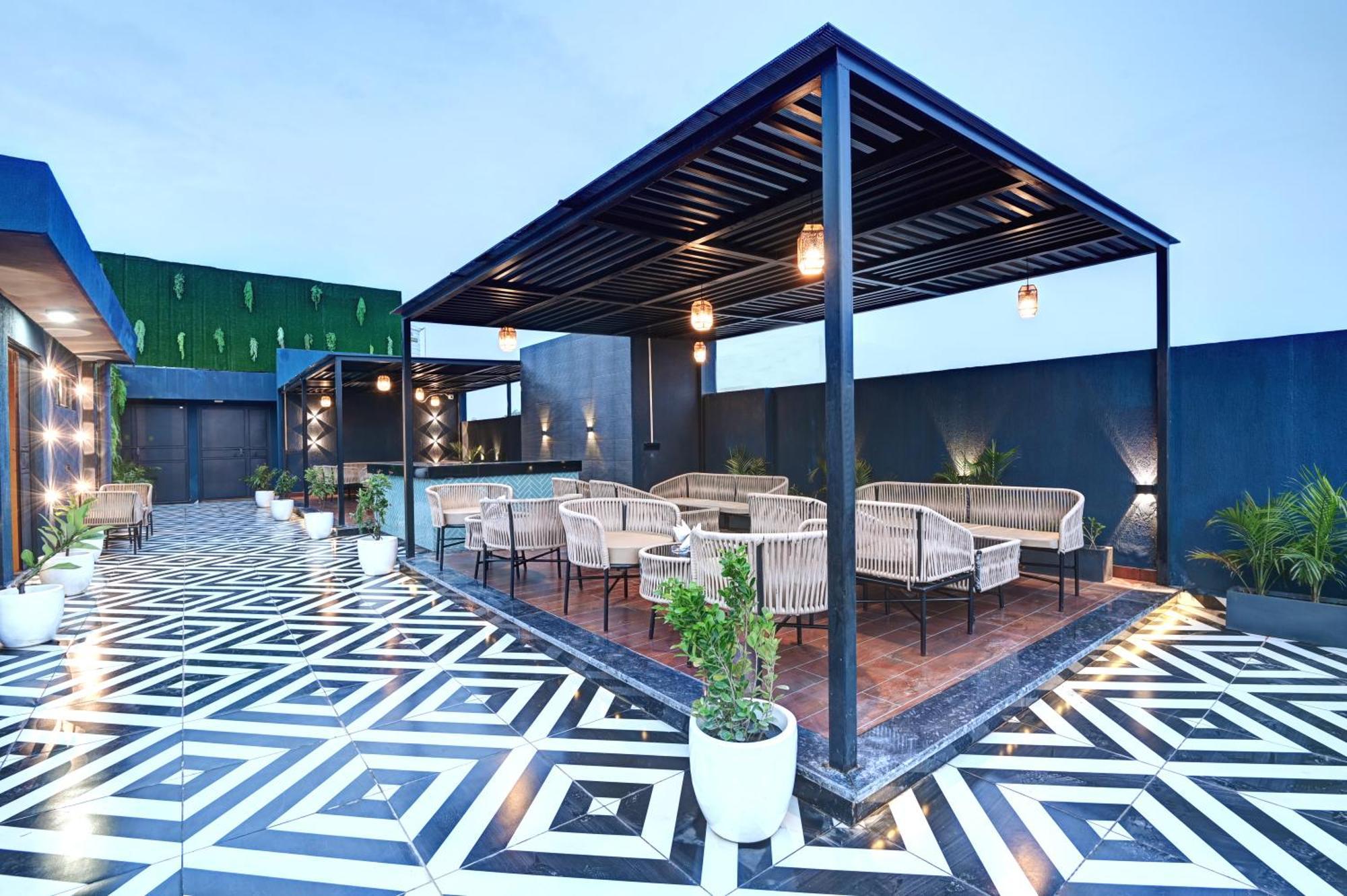 Saltstayz Olive - Pitampura Hotel 4*