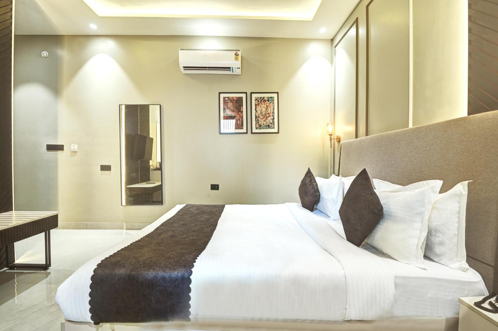 Saltstayz Olive - Pitampura Hotel 4*