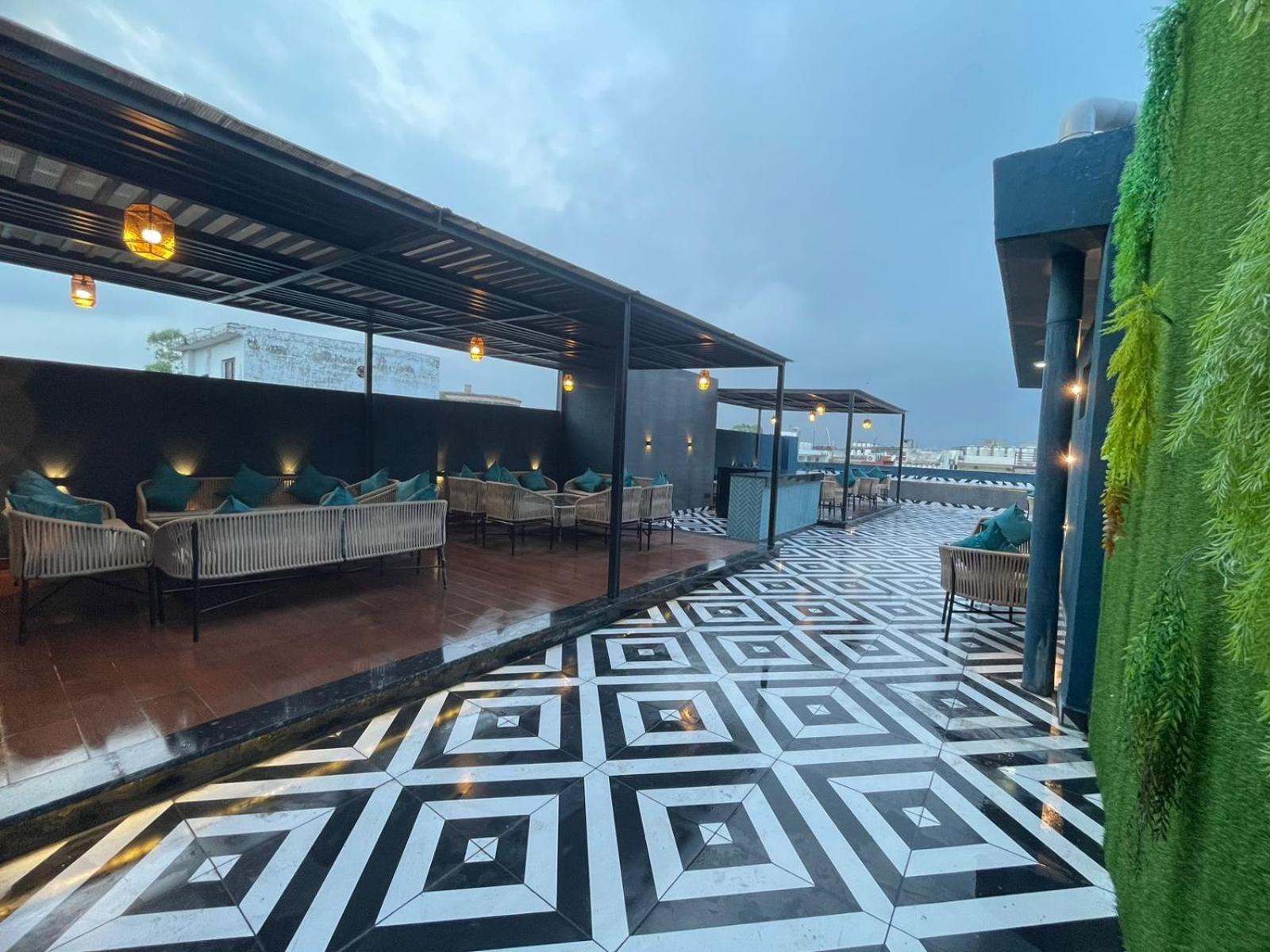 Saltstayz Olive - Pitampura New Delhi