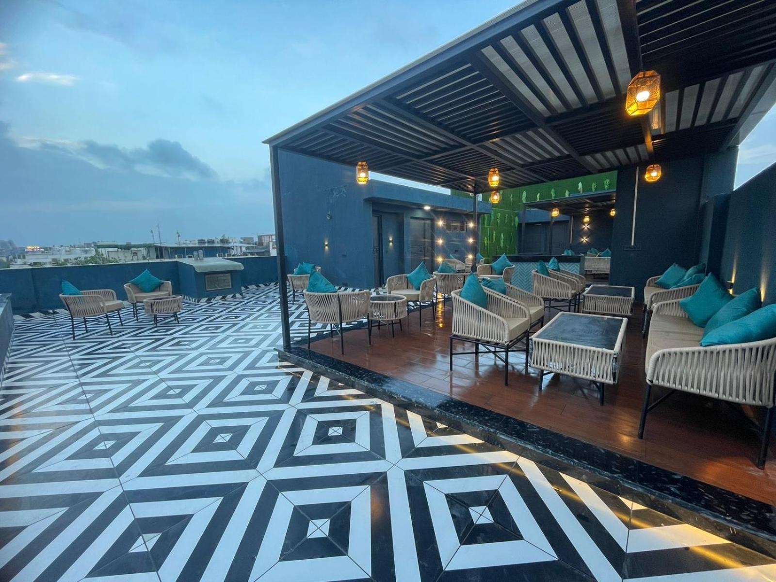 Saltstayz Olive - Pitampura New Delhi